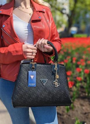 Жіноча сумка guess чорна стьобана гесс на три відділення