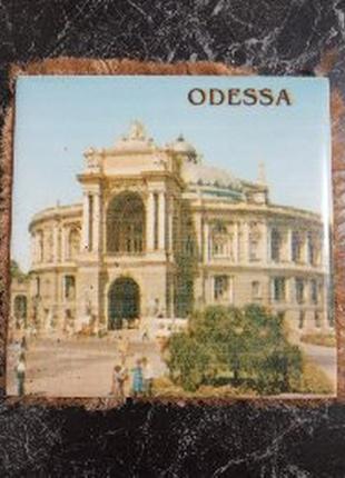 Сувенір фарфор, з зображенням одеси. зворотна сторона - текстиль, мішковина розмір 10х10