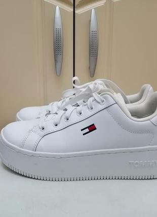 Кроссовки на платформе Tommy hilfiger flatform ess на стопу 23,5 см состояние новых, натуральная шкira