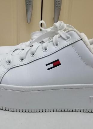 Кросiвки на платформi tommy hilfiger flatform ess на стопу 23,5 см стан нових, натуральна шкiра3 фото