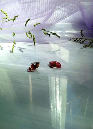 Сережки з квітами в ювелірній смолі.1 фото