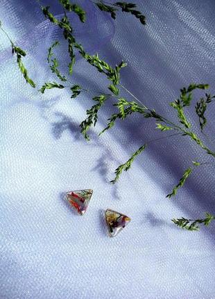 Сережки гвоздики в ювелірній смолі3 фото