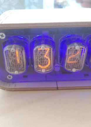 Nixie clock годинник на газорозрядних індикаторах ін-123 фото