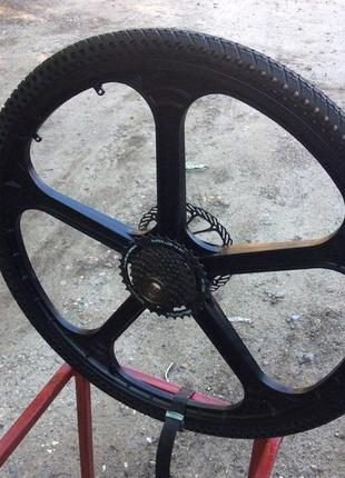 Велосипедні колесо з безкамерної покришкою 26 x 1,52 фото