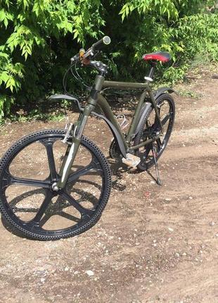 Велосипедні колесо з безкамерної покришкою 26 x 1,56 фото