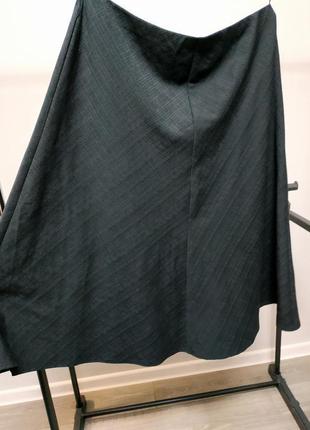 Черная юбка а-силуэта из фактурной ткани2 фото