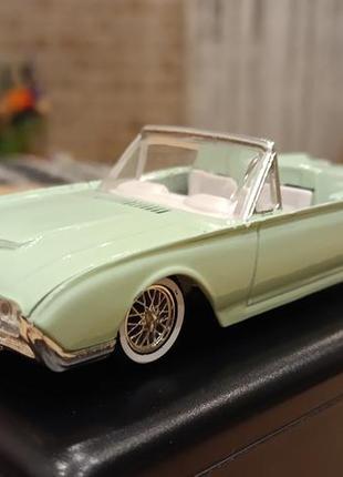 Модель 1961 ford thunderbird, 1:43, solido