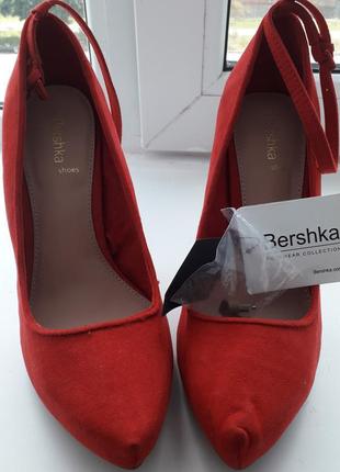 Продам туфлі еко замшеві червоні бренд bershka. нові2 фото