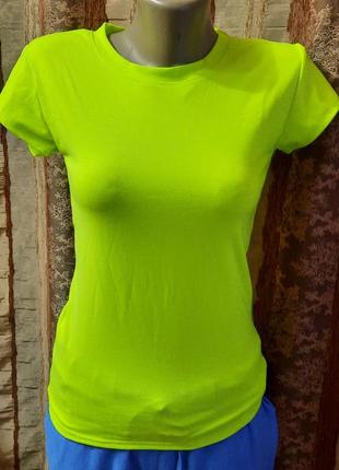 Футболка яркая