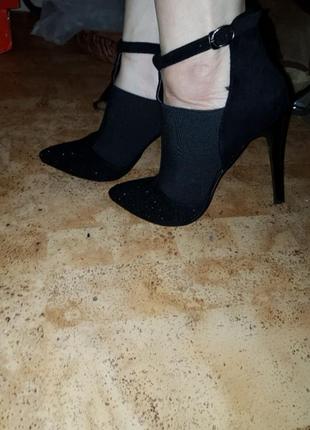 Туфли камни чёрные  38р