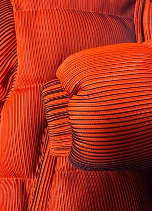 Куртка bershka коротка помаранчева з лінзовидною текстурою7 фото