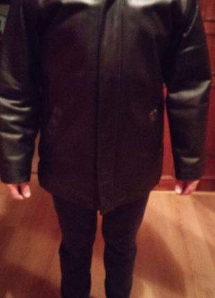 Кожаная куртка с подстежка и меховой съемный воротника1 фото