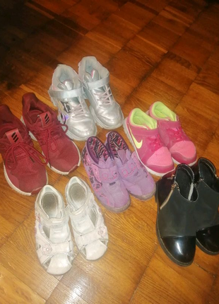Кросівки, босоніжки, черевики1 фото