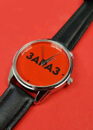 Наручний годинник з написом "зараз", додатковий ремінець.
