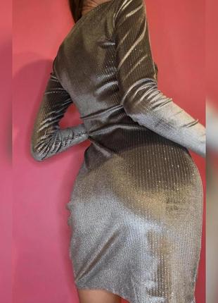 Сукня міня з вирізом сіра блискуча велюрова3 фото