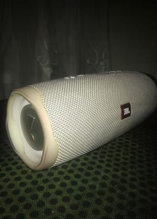 Продам jbl charge 4
