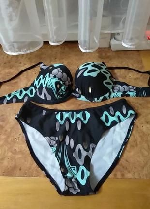 Женский - купальник. размер - 46 - 48.   объем груди - 75 см.