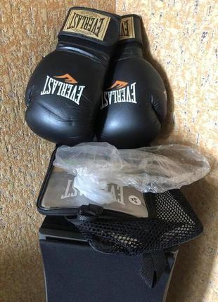 Боксерские перчатки everlast 8 унций черные