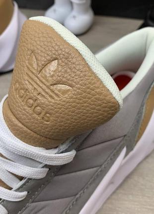 Кросівки adidas sharks brown grey white3 фото