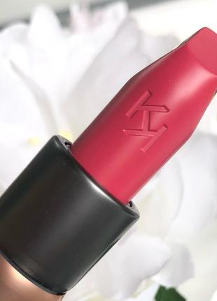 Оксамитова матова помада velvet passion matte lipstick