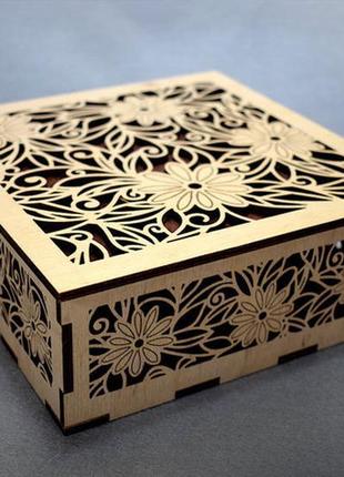 Скринька з фанери (прорізна з квітами).