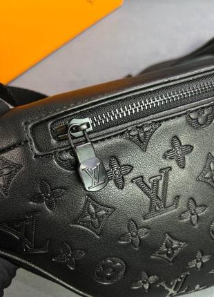 Бананка louis vuitton черная кожаная с тиснением в стиле "monogram" c3877 фото