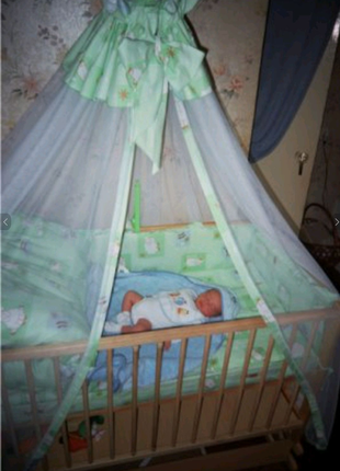 Дитяче ліжечко-гойдалка з ящиком+матрац+ліжко+стілець1 фото