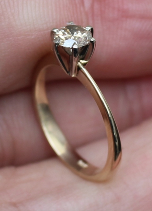 Золотое кольцо с натуральным бриллиантом 0.56ct2 фото