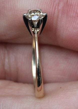 Золотое кольцо с натуральным бриллиантом 0.56ct3 фото