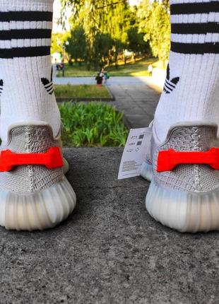 Кросівки adidas yeezy boost 350 v2 tail light 42 розмір1 фото