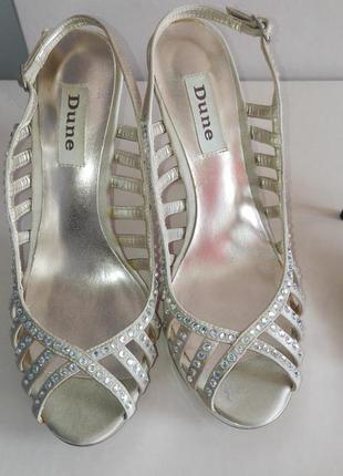 Золотые босоножки