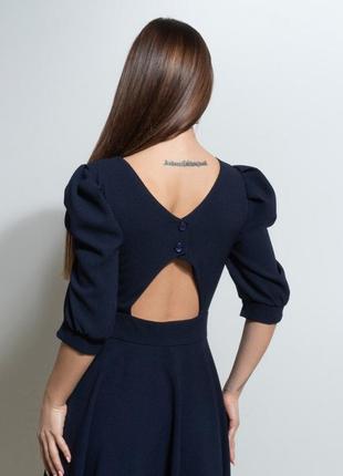 Темно-синее платье с декоративной спинкой, креп, повседневный3 фото