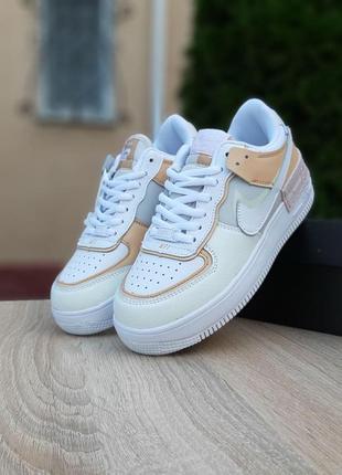 Кросівки жіночі nike air force 1 shadow білі з бежевим 🌶