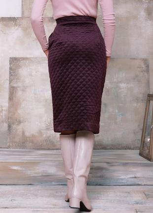 Фиолетовая велюровая стеганая юбка на пуговицах, велюр, повседневный3 фото
