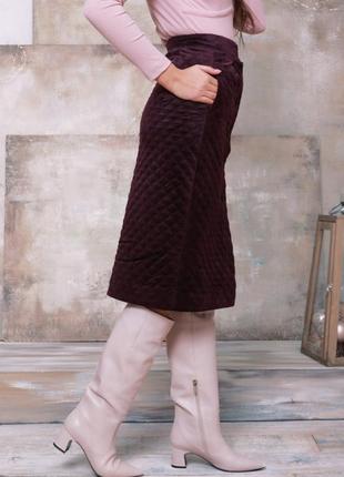 Фиолетовая велюровая стеганая юбка на пуговицах, велюр, повседневный2 фото
