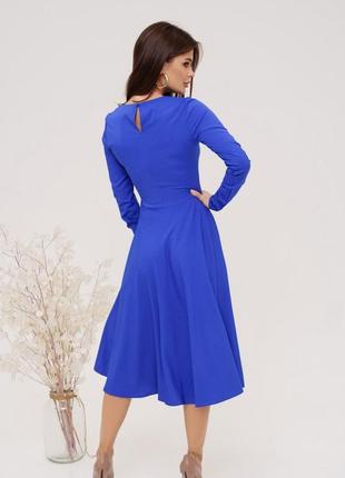 Синее классическое платье с длинными рукавами, фактурный трикотаж, повседневный3 фото