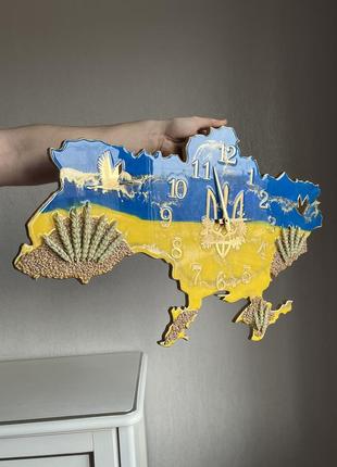 Часы настенные из эпоксидной смолы "карта украины" 40x25 см5 фото