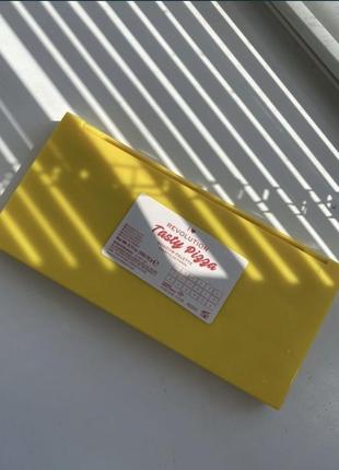 Палетка тіней revolution4 фото