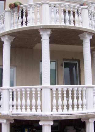 Балкон на колону