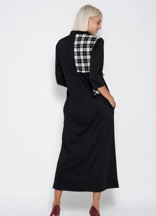 Черное длинное платье прямого кроя с вставками из клетчатого материала и разрезом на подоле спереди, трикотаж,3 фото