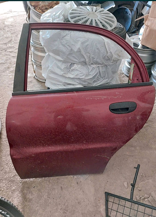 Задні двері ліва і права на дейво ланос
