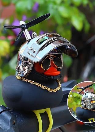 Утка в авто в шлеме funny duck с автоматом в подарочной коробке