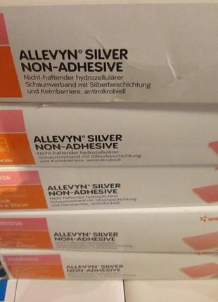 Губчаста не пов'язка адгезивна allevyn non adhesive silver 15 см5 фото