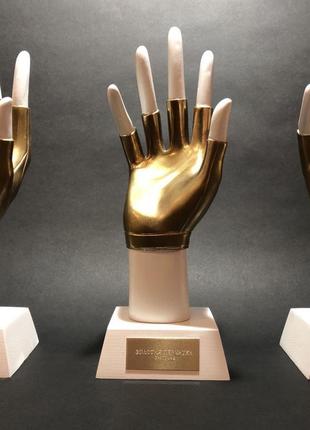 Статуетка золота рукавичка виробництво нагородної атрибутики3 фото