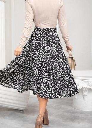 Черно-белая принтованная юбка-солнце, софт, повседневный3 фото