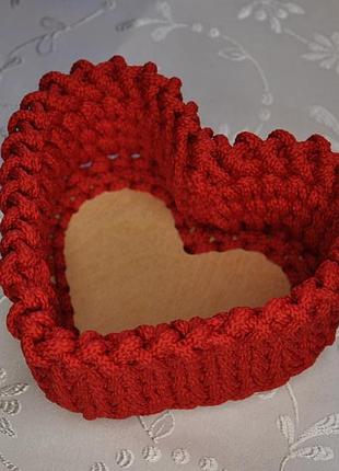 Кошик інтер'єрна в'язана ручна робота форма серце