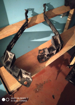 1j5807394 vag кронштейн бампера заднього