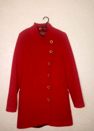 Червоне пальто жіноче