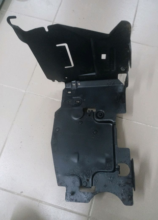 Полка акумулятора рено кенго