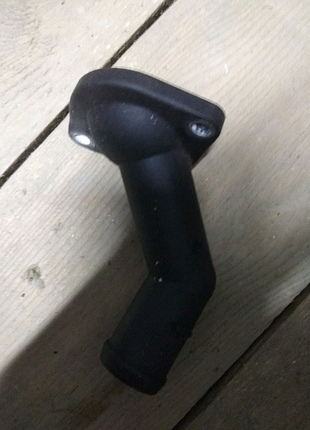 Патрубок термостата гольф 4